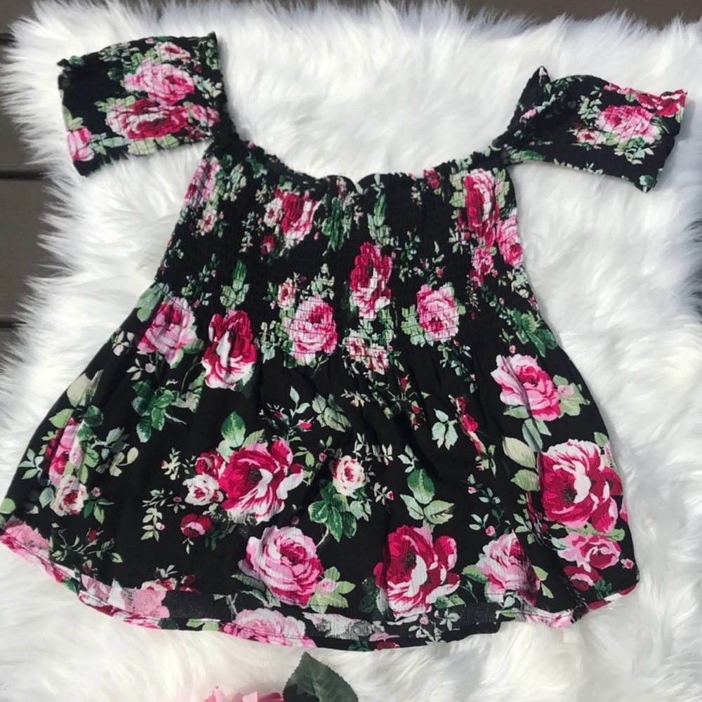 Floral Off-Shoulder Top Floral crop top juniors size S